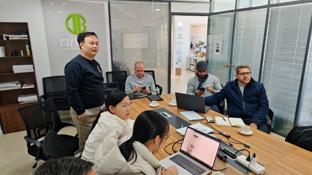 Клієнти з Парагваю відвідали Deba Brothers, високо схвалили план свиноферми на 12 000 свиноматок і потужність продукції