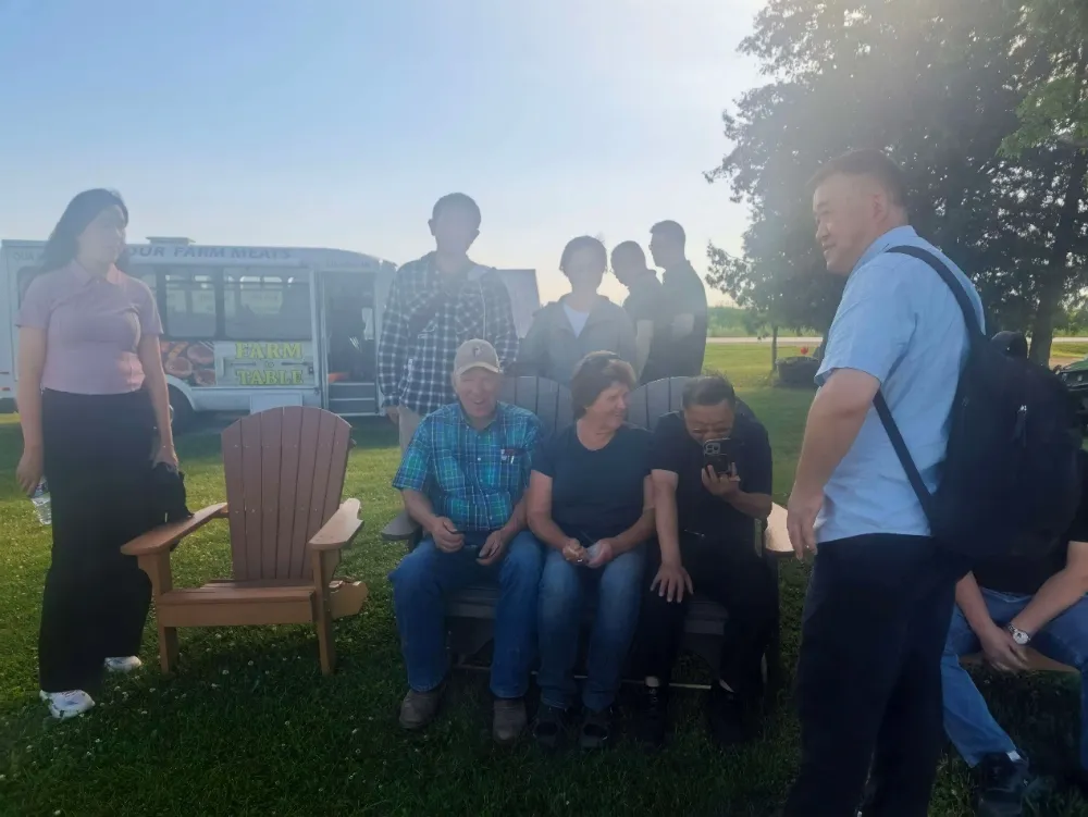 Брати Деба: 16-річний спеціаліст із повного обладнання для свинарства